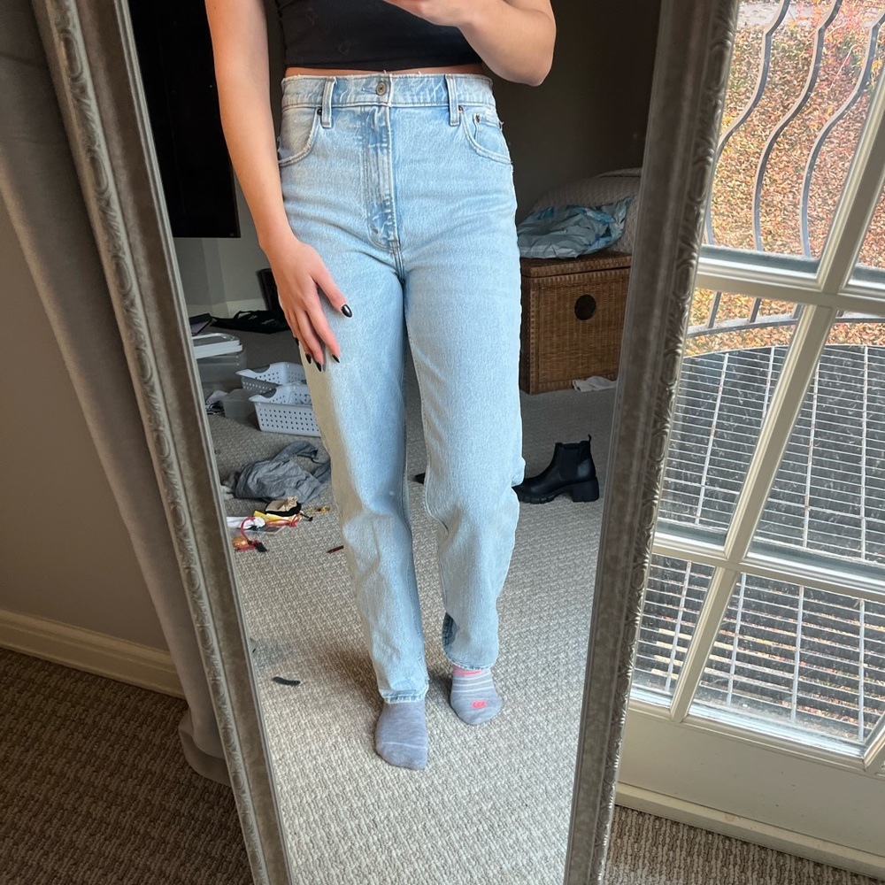 Abercrombie & fitch high rise 90s straight leg jean size 6/28